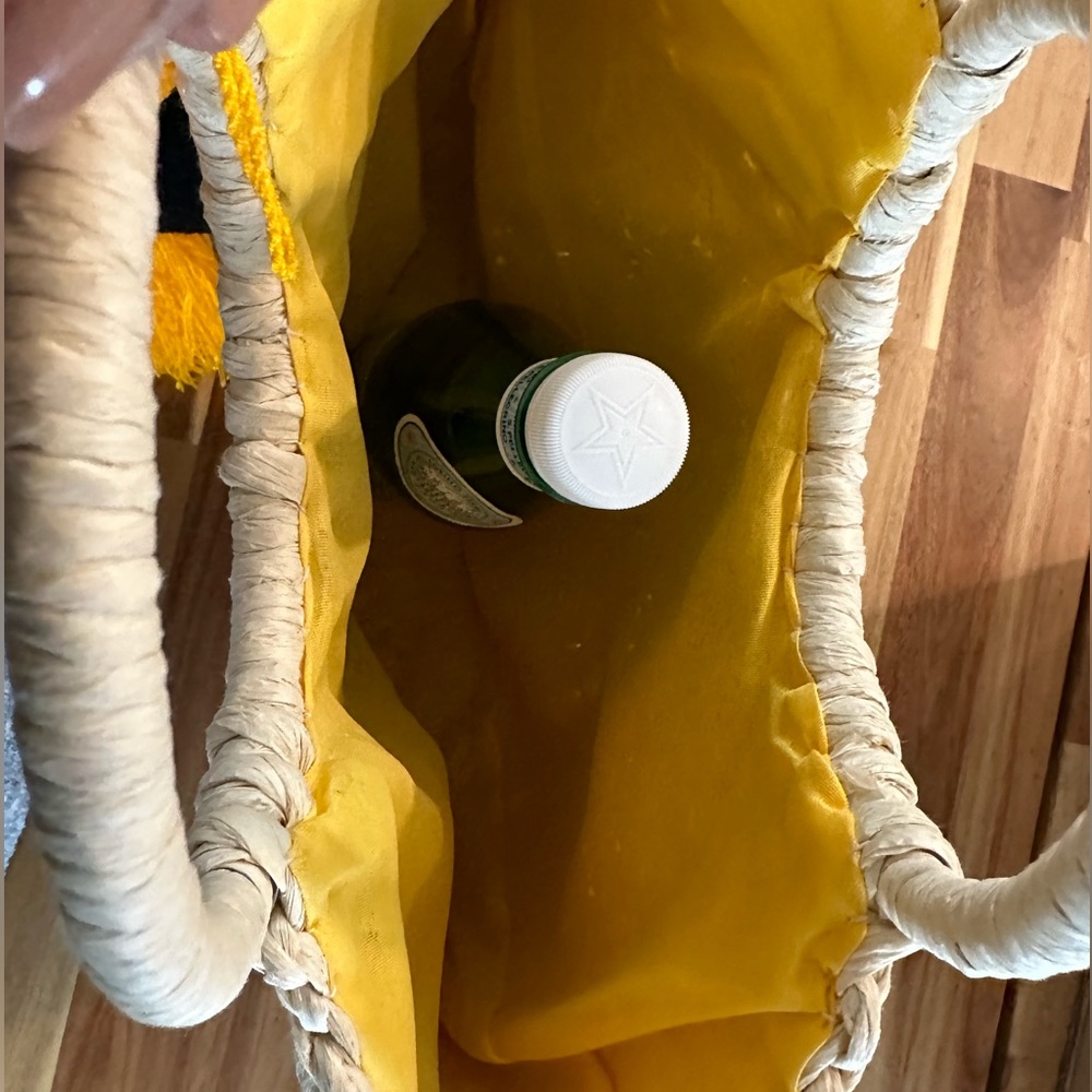 L’Occitane Natural Handmade Chic Straw Bag with Tassel - Picture 5 of 6